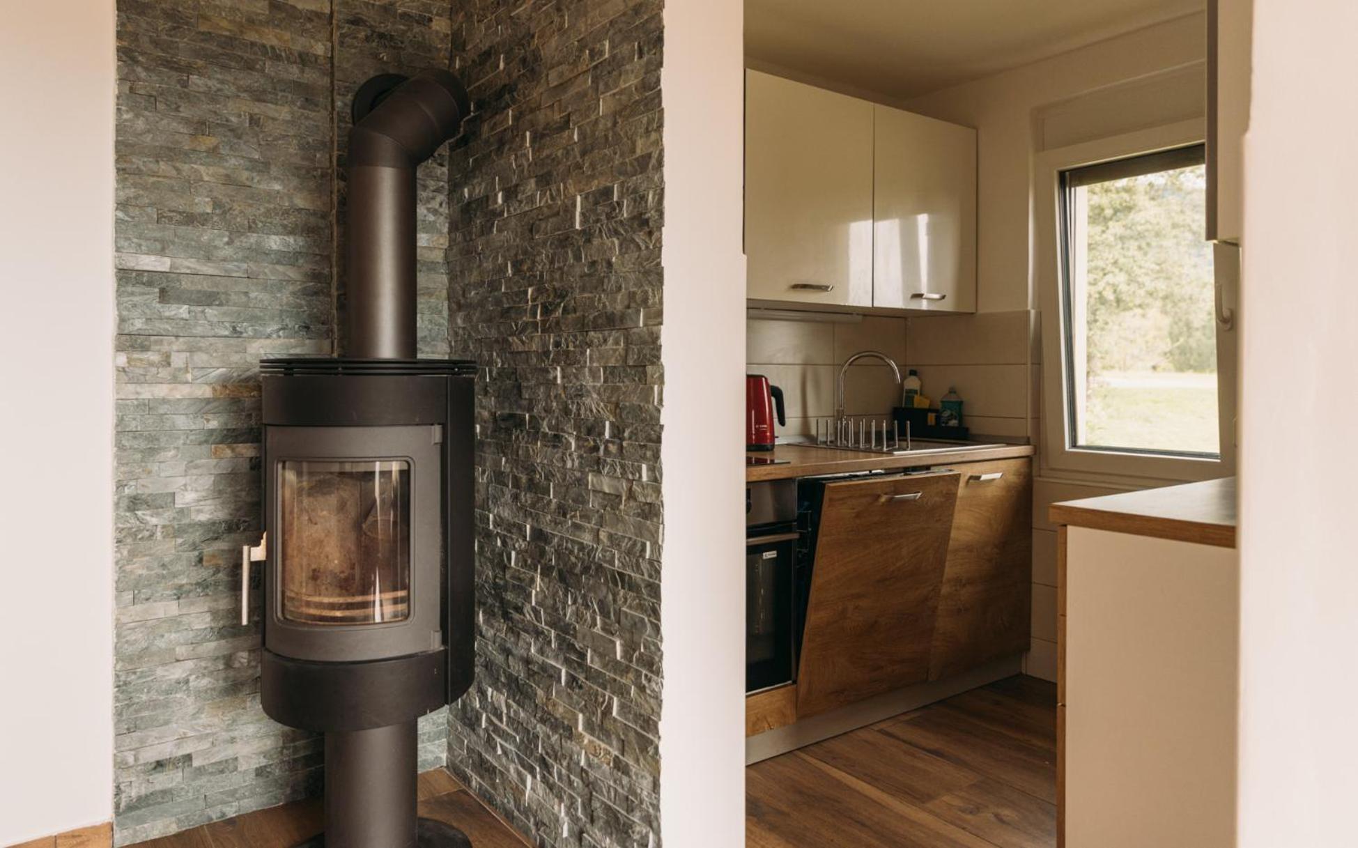 Apartma Hisa Na Ravnah With Hot Tub Pišece Exterior foto